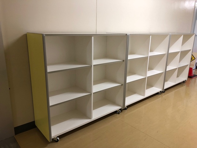 19-09-03ﾛｰﾙｽｸﾘｰﾝ応接室棚外 (1-3).jpg